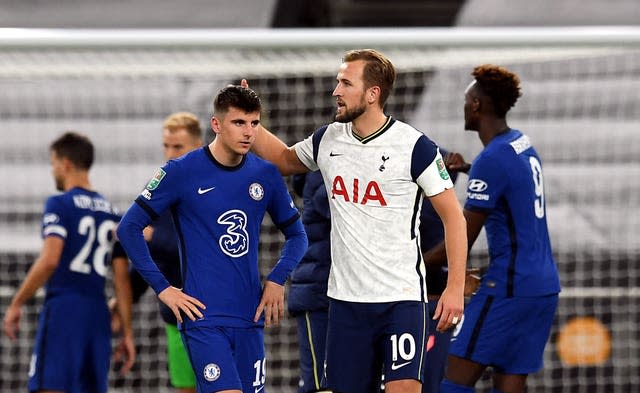 Harry Kane consoles Mason Mount