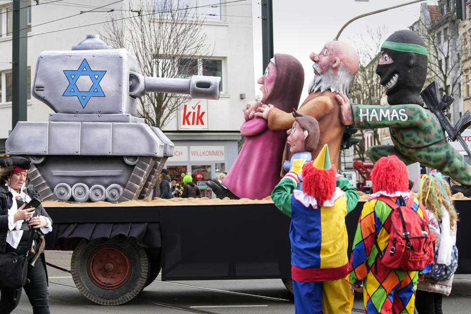 A carnival float depicting an Israel tank, Palestinians and a Hamas militant waits in a backstreet for the start of the traditional carnival parade in Duesseldorf, Germany, Monday, Feb. 12, 2024. The foolish street spectacles in the carnival centers of Duesseldorf, Mainz and Cologne, watched by hundreds of thousands of people, are the highlights in Germany's carnival season on Rosemonday. (AP Photo/Martin Meissner)