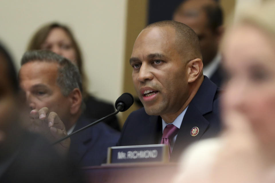 Rep. Hakeem Jeffries, D-N.Y., asks questions of former special counsel Robert Mueller. (Photo: Andrew Harnik/AP)         