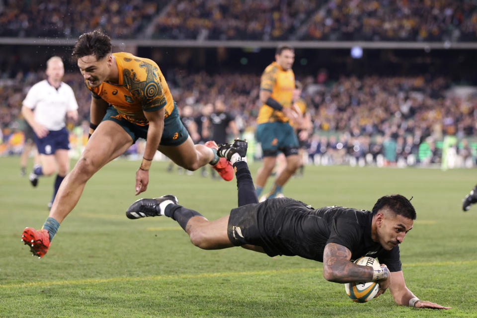 New Zealand's Rieko Ioane, right, scores a try in front of Australia's Jordan Petaia during their Bledisloe Cup rugby union test match in Melbourne, Australia, Saturday, July 29, 2023. (AP Photo/Hamish Blair)