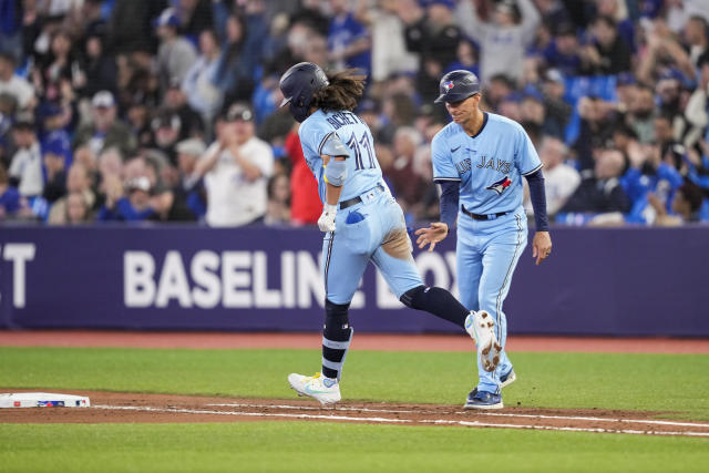 Springer hurts hand, Blue Jays finish sweep of White Sox 8-0