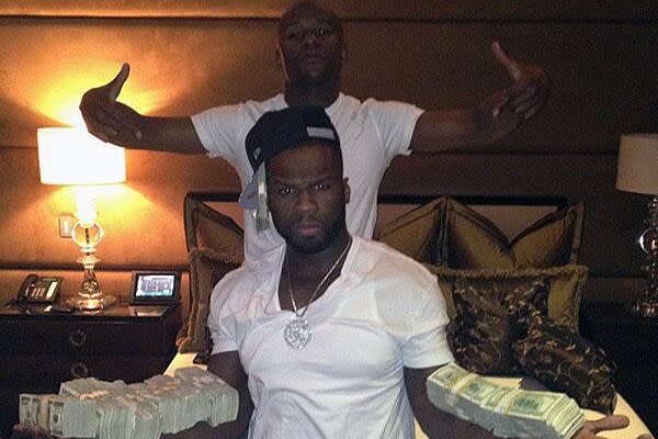 Mayweather with 50 Cent, who has $400,000 in cash piled on his forearms. As you do.