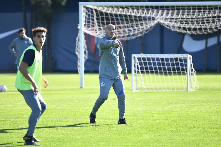 Paolo Montero, nuevo entrenador del Ciclón, en plena pretemporada de San Lorenzo