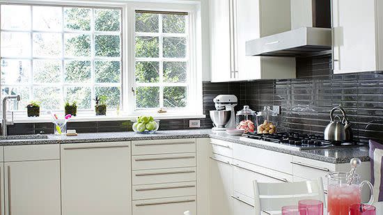 17 Stunning White Kitchen Cabinets That Will Brighten Your Space