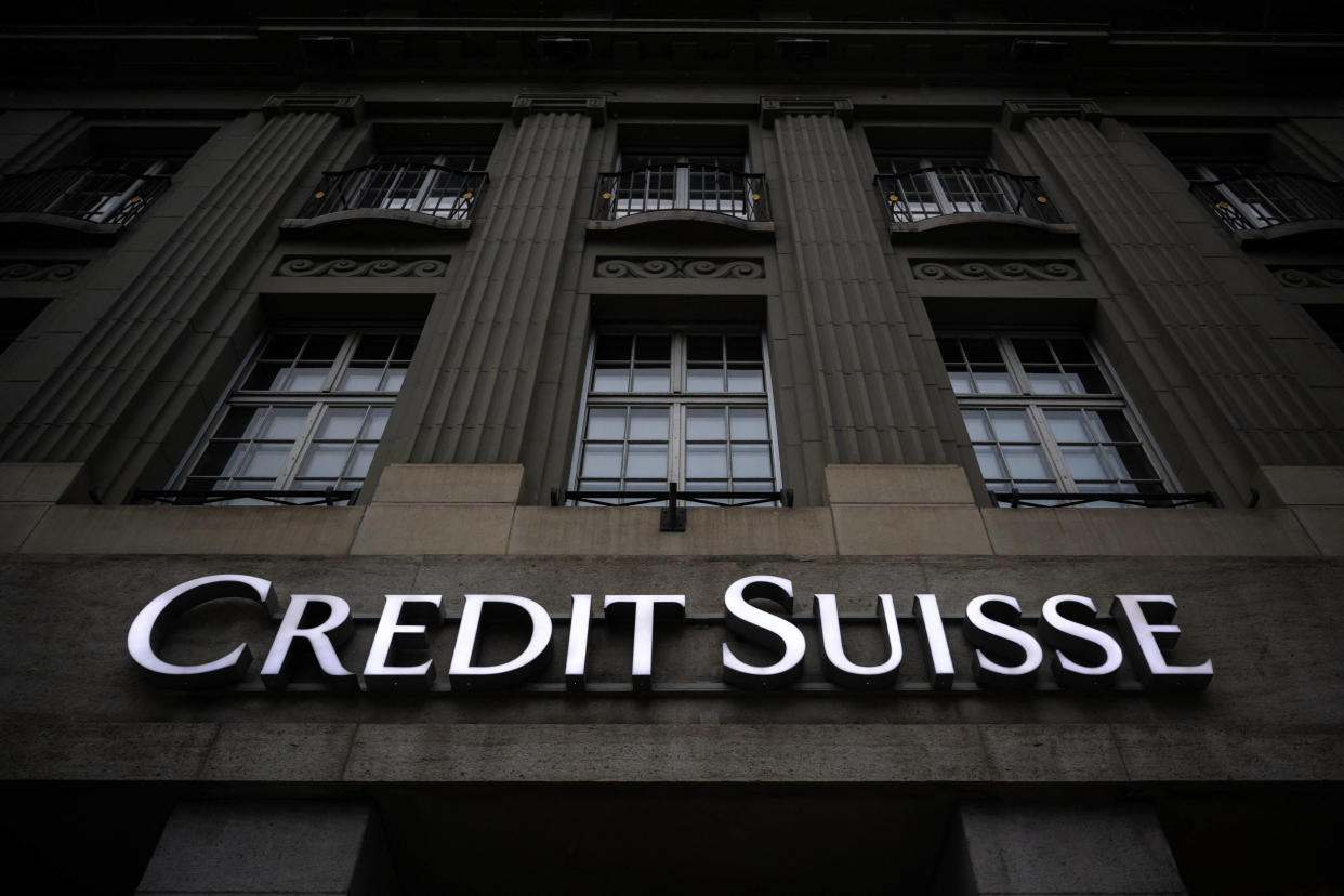 Le logo de la banque du Credit Suisse sur la façade d’un immeuble à Berne, le 19 mars 2023.