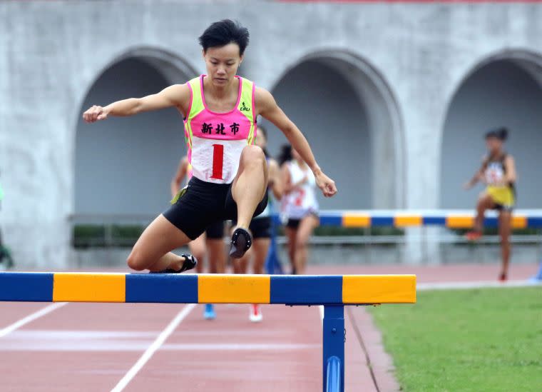 女子3000公尺障礙決賽，全國紀錄保持人新北市陳昭郡以11:00.35破大會。林嘉欣／攝影。