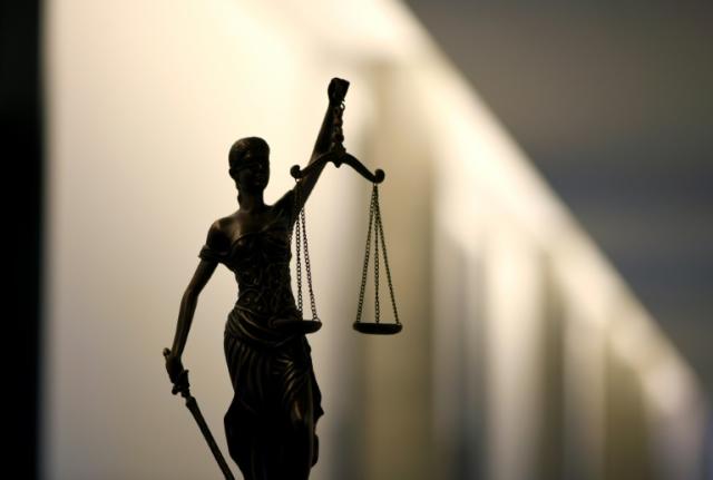 Das Landgericht im niedersächsischen Stade hat zwei Männer wegen Totschlags an einer Frau nach einer Party zu Haftstrafen verurteilt. Ein 29-Jähriger wurde zu sechs Jahren Haft verurteilt, wie eine Gerichtssprecherin sagte.