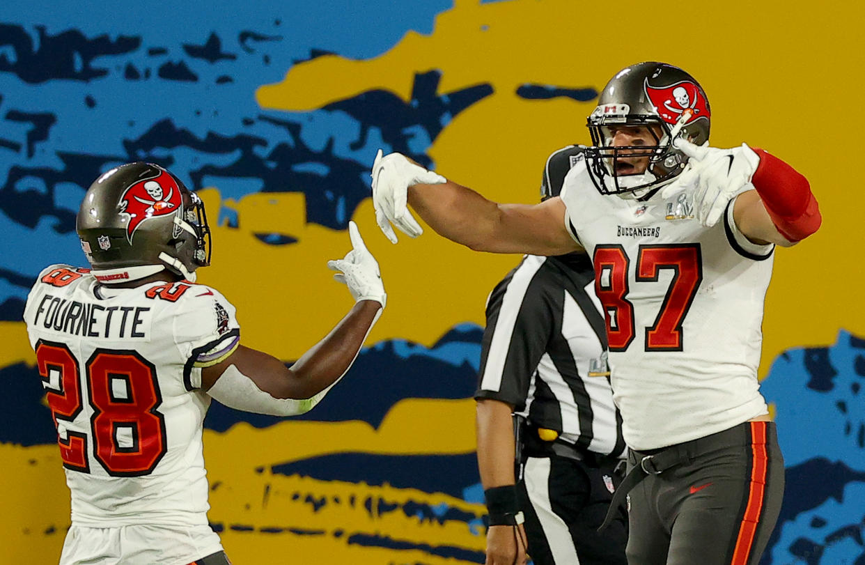 Rob Gronkowski #87 of the Tampa Bay Buccaneers celebrates after an 8 yard touchdown with Leonard Fournette #28 