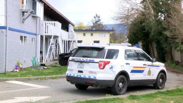 RCMP officers in Duncan, B.C., were at the Falcon Nest Motel on Saturday investigating the death of a child the night before.   (CHEK News - image credit)