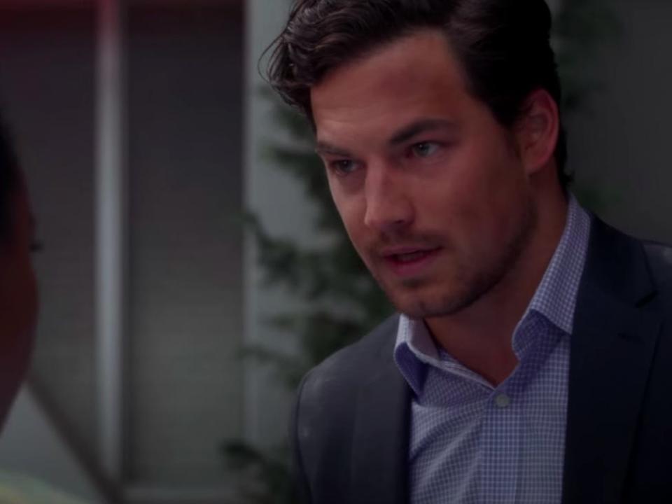 Andrew Deluca on Greys Anatomy wearing a suit with a blue button down