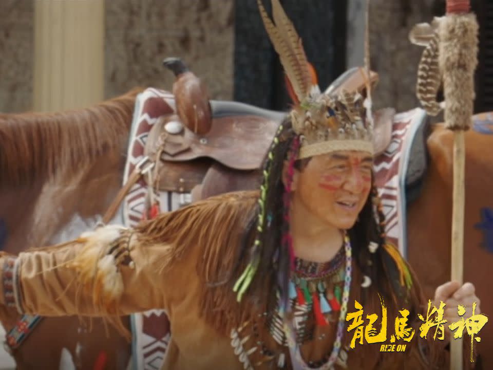 《龍馬精神》致敬成龍在《上海正午》的印第安角色與《我是誰》的原住民造型
