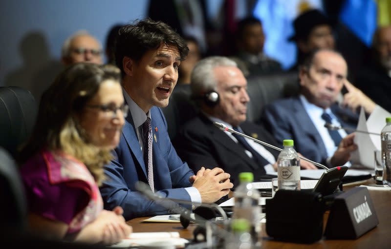 PHOTOS: Justin Trudeau meets with leaders in Lima, Paris and London