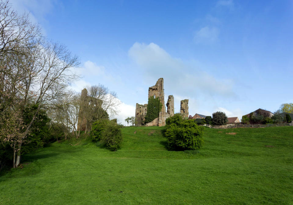 Historical estate goes on the market with castle ruins once the home of Richard III and Henry VIII