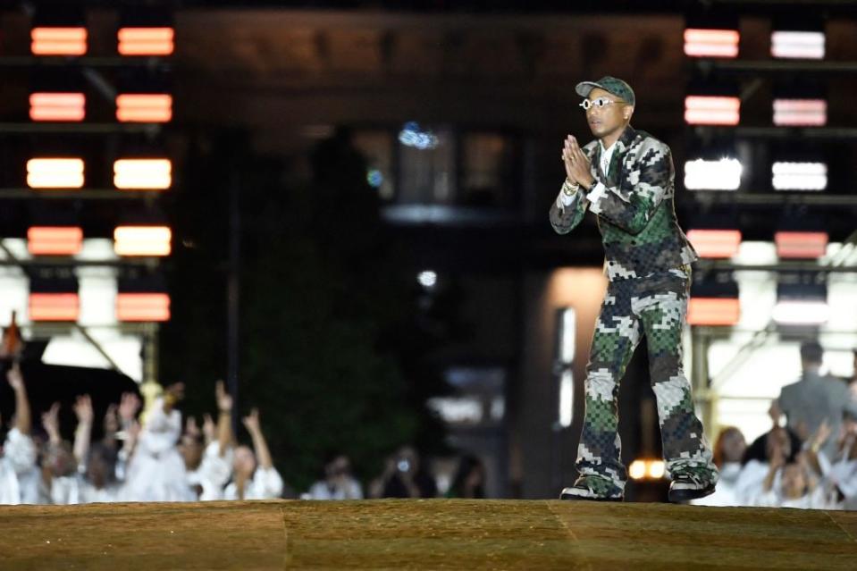 us louis vuitton fashion designer and singer pharrell williams acknowledges the audience at the end of the louis vuitton menswear spring summer 2024 show as part of the paris fashion week on the pont neuf, central paris, on june 20, 2023 photo by julien de rosa afp photo by julien de rosaafp via getty images