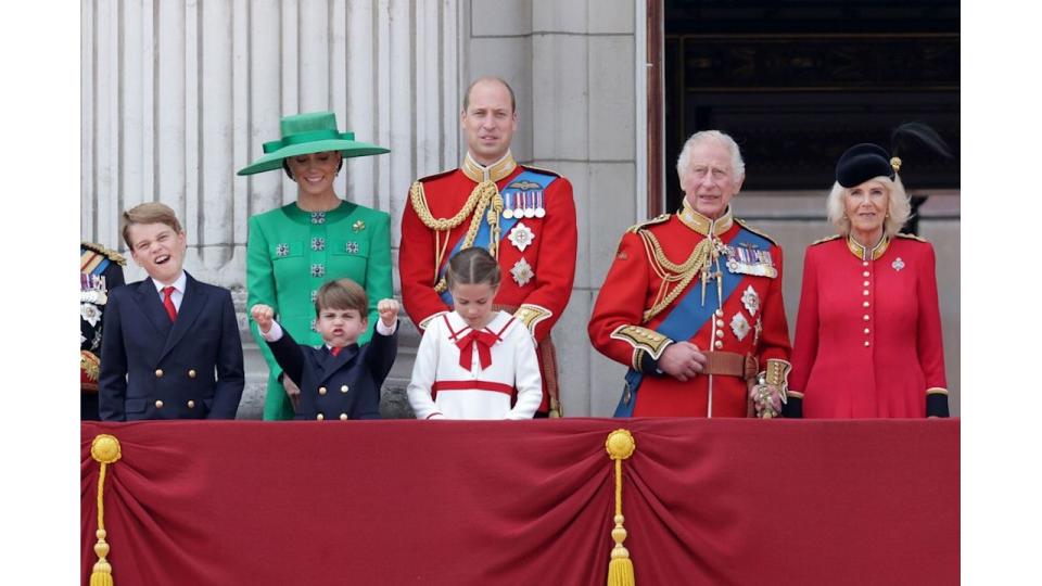 Prince Louis waved his hands on the Buckingham Palace balcony