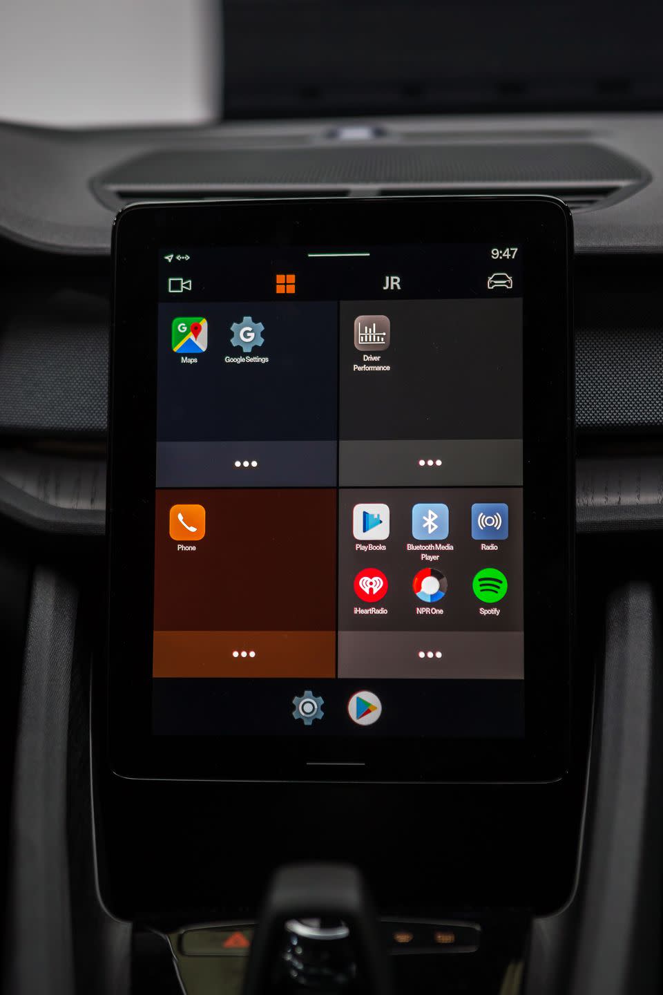 <p>The main home screen consists of four "cards," which are customizable based on a few categories like navigation, phone, audio, and driving settings.</p>