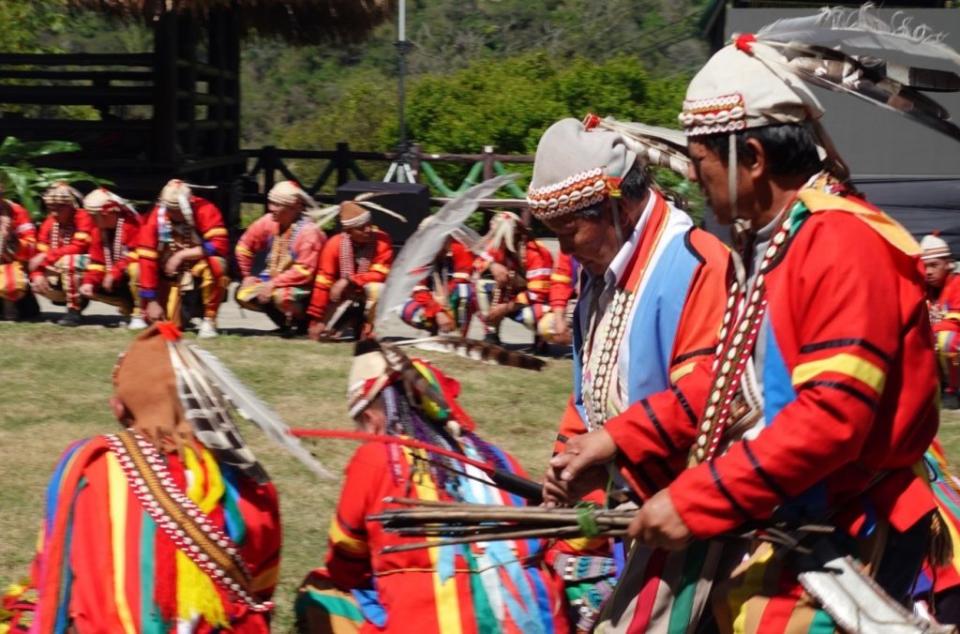 高雄在地獨有的拉阿魯哇族舉行為期六天的「聖貝祭」。（記者許正雄翻攝）
