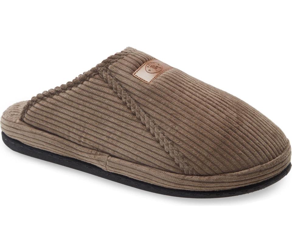 Men’s Laze Scuff Slipper. Image via Nordstrom.