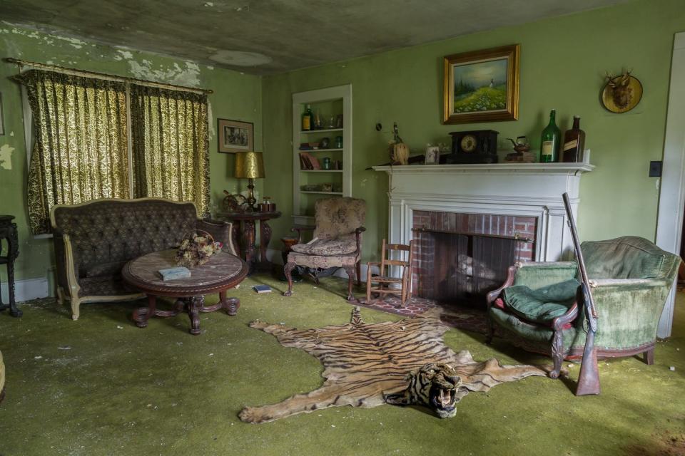 An image inside the hunter's house.