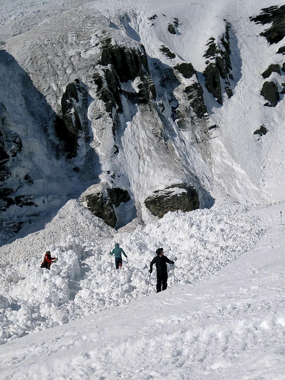 Rescue crews work work at the site of an avalanche site in the ski resort of Crans-Montana, Switzerland, Tuesday, Feb. 19, 2019. Swiss mountain rescue teams pulled out several people who were buried in a mid-afternoon avalanche Tuesday at the popular ski resort of Crans-Montana and were searching for others, police said. (Denis Mentha/Keystone via AP)