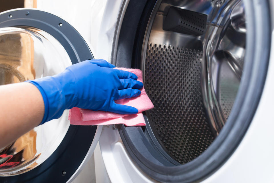 Die Pflege von Wasch- und Spülmaschine sorgt nicht nur für bessere Ergebnisse und frisch duftende Wäsche, sondern verlängert auch die Haltbarkeit des Gerätes an sich. (Bild: Getty Images)