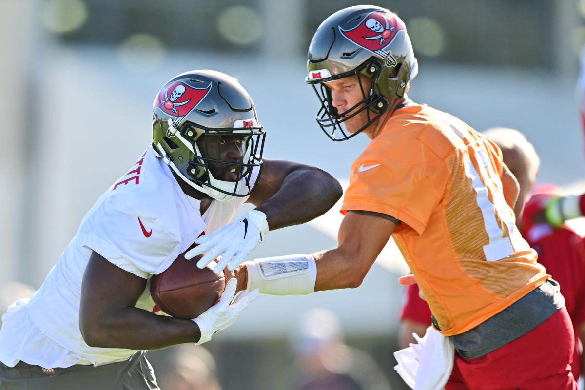 Leonard Fournette loves Brady's competitiveness, Peacock Sunday Night  Football Final