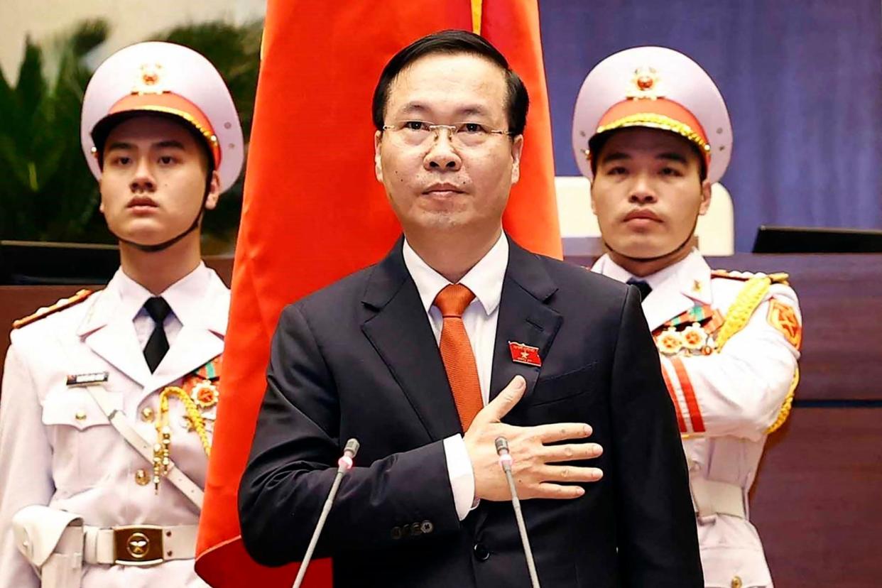 <span>Vo Van Thuong taking an oath during a National Assembly's extraordinary meeting in Hanoi in 2023. Thuong has now resigned after a little over a year in the job.</span><span>Photograph: Hoang Thong Nhat/Vietnam News Agency/AFP/Getty Images</span>