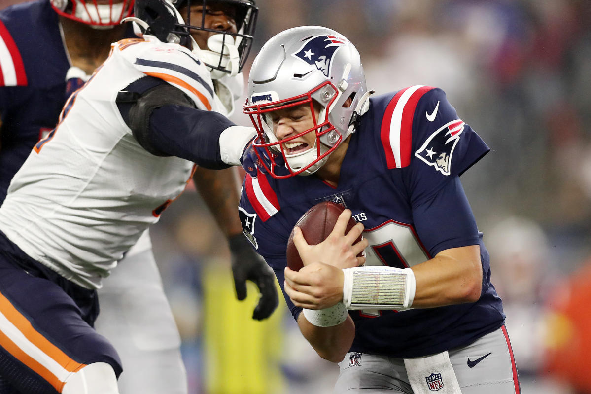 Zappe leads Patriots on 2 TD drives after replacing Jones at QB