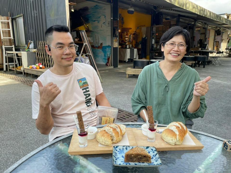 星空藝術村老闆陳雅惠和總經理黃茂誠研發出石花菜料理。   圖：新北市漁業處提供