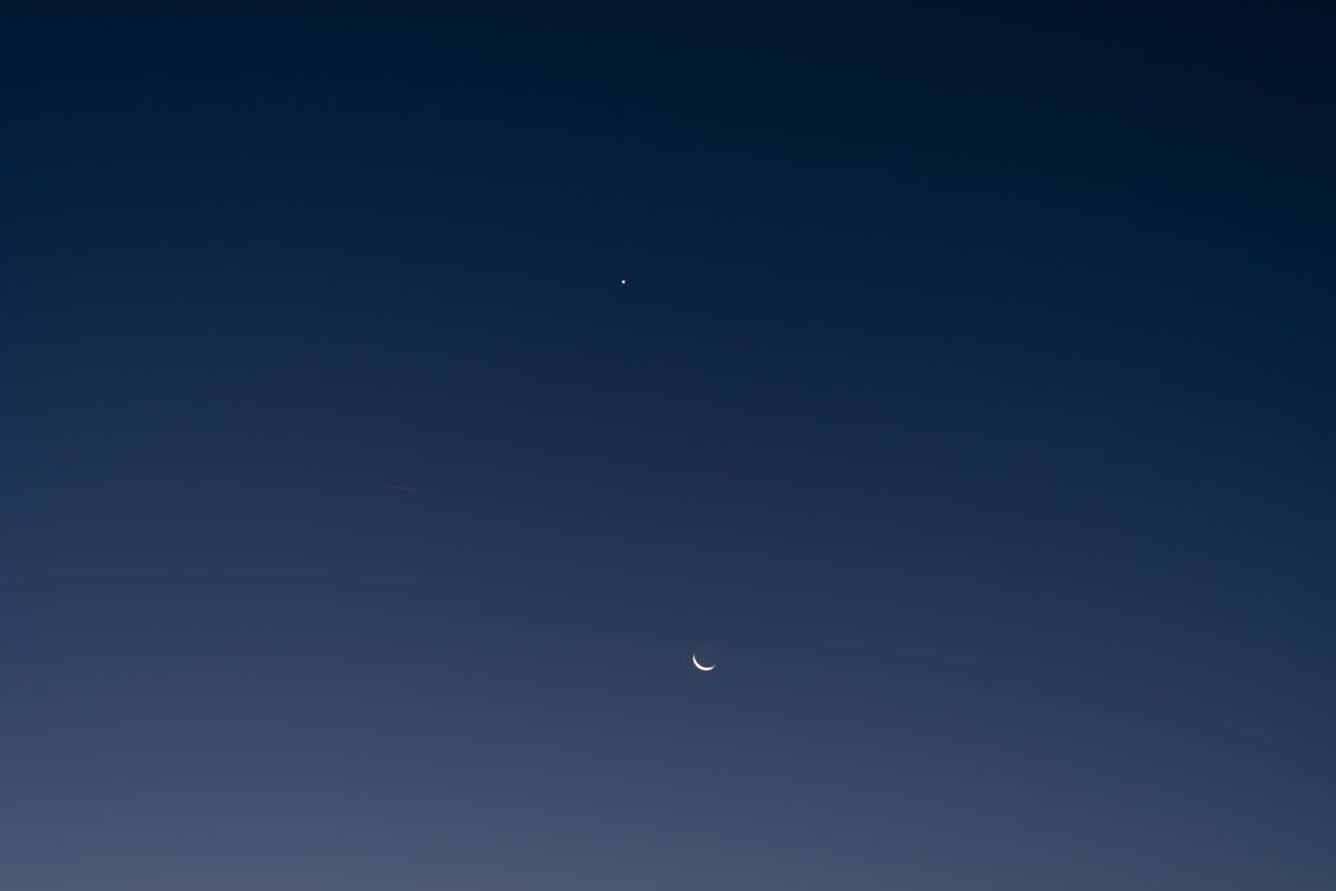 The night sky where Venus should be visible (Unsplash/Paul Berthelon Bravo)