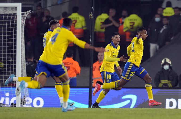 El festejo de Villa tras el gol marcado a River, en el actual campeonato