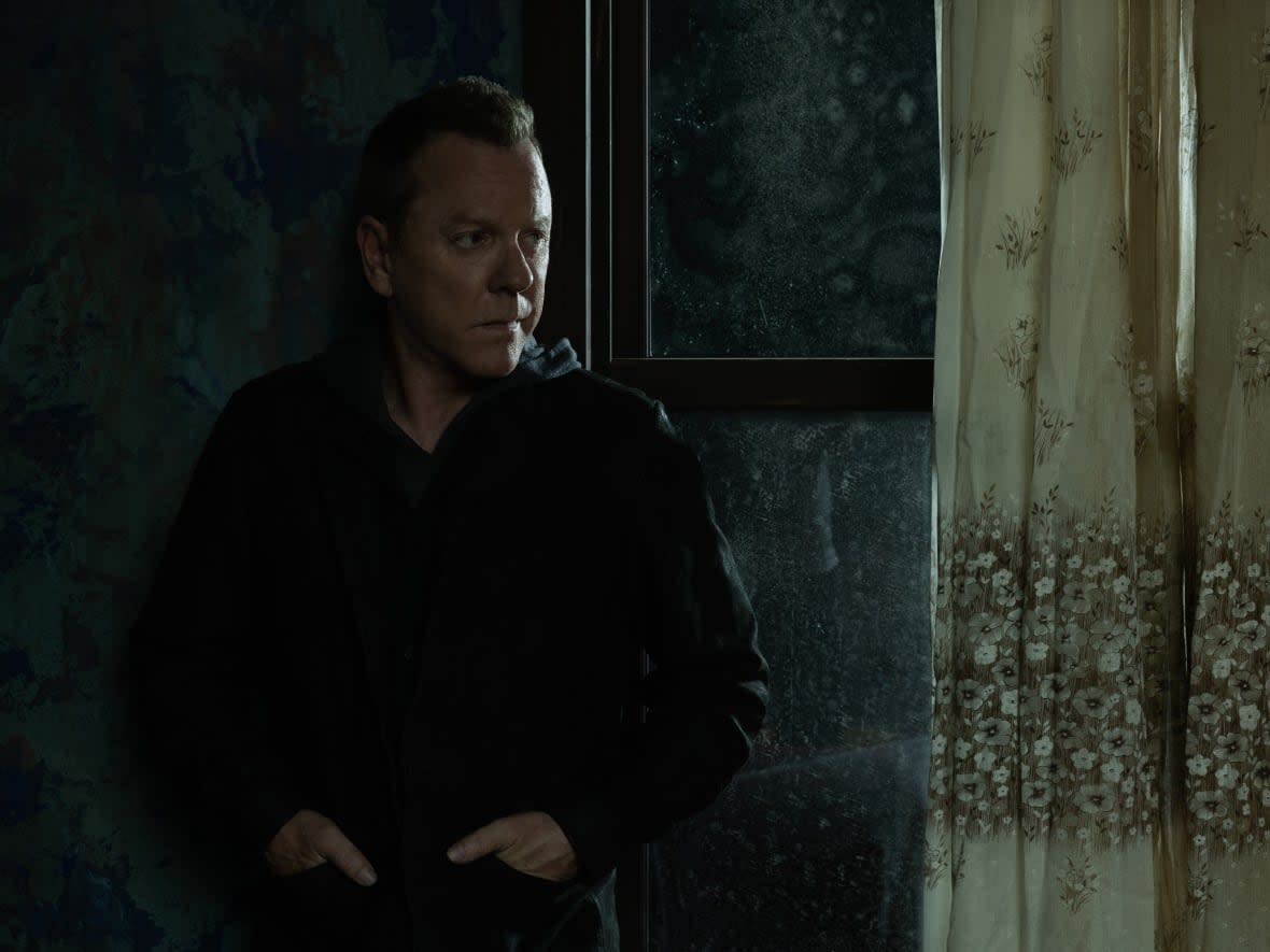 Kiefer Sutherland is once again a man in the midst of a crisis in the new series Rabbit Hole.  (CBS Studios - image credit)