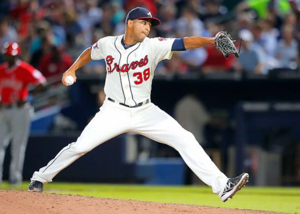 PHOTO: Atlanta Braves relief pitcher Anthony Varvaro delivers in the sixth inning of a baseball game in Atlanta, June 15, 2014. (Todd Kirkland/AP)
