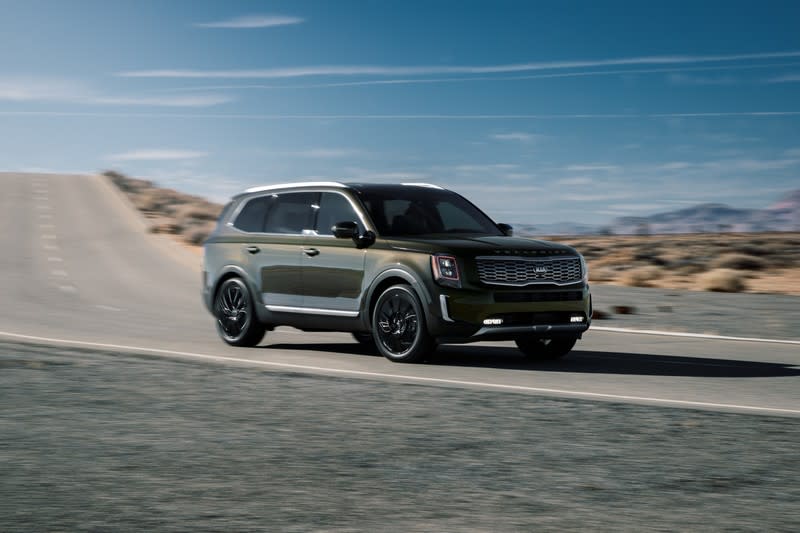 世界風雲車則由Kia Telluride摘下。