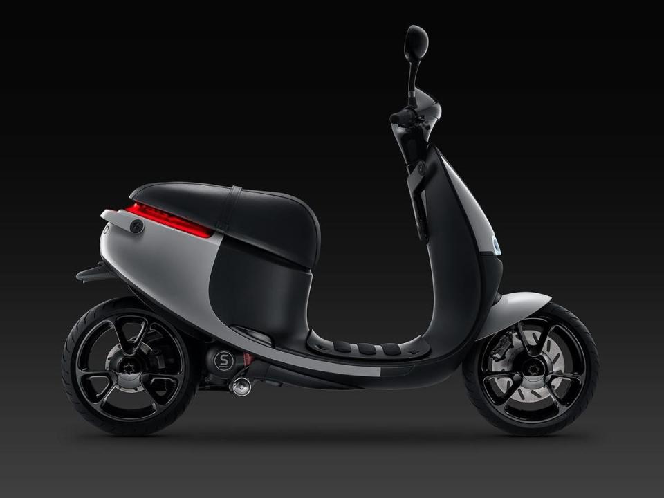  Gogoro S1 流暢的零風阻線條，完美帶出 Gogoro 品牌獨特的造車工藝與極致性能。