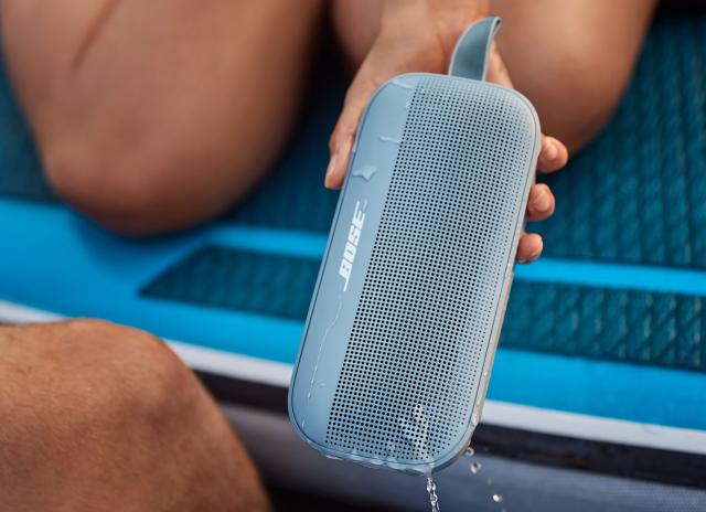moeilijk Hoorzitting Piket Bose's new rugged Bluetooth speaker floats in water | Engadget
