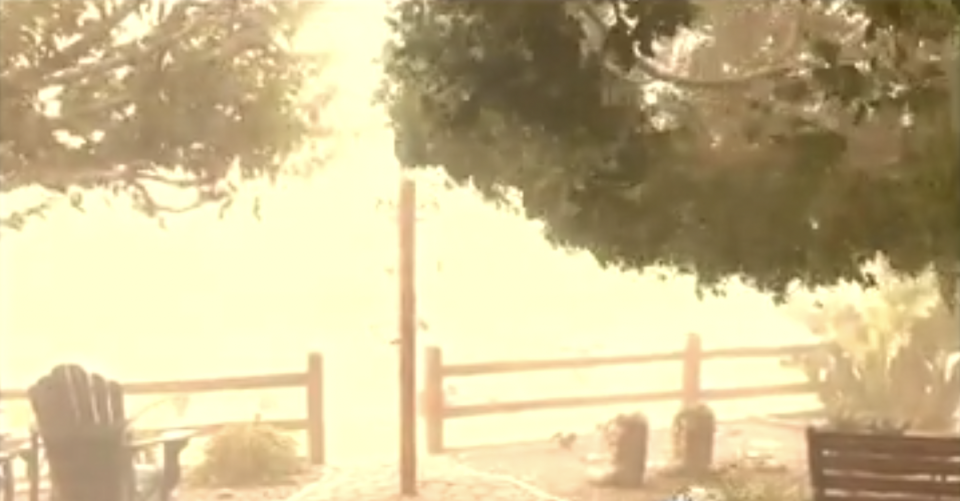 Heavy dust and wind blanketed southern California on Thursday (Stringers Hub)