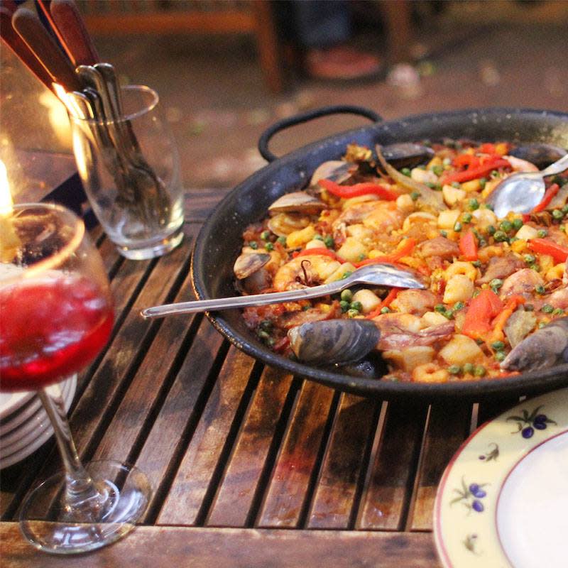 西班牙海鮮鍋飯是絕對不能錯過的招牌餐點。(圖片來源／PS Tapas 西班牙餐酒館）