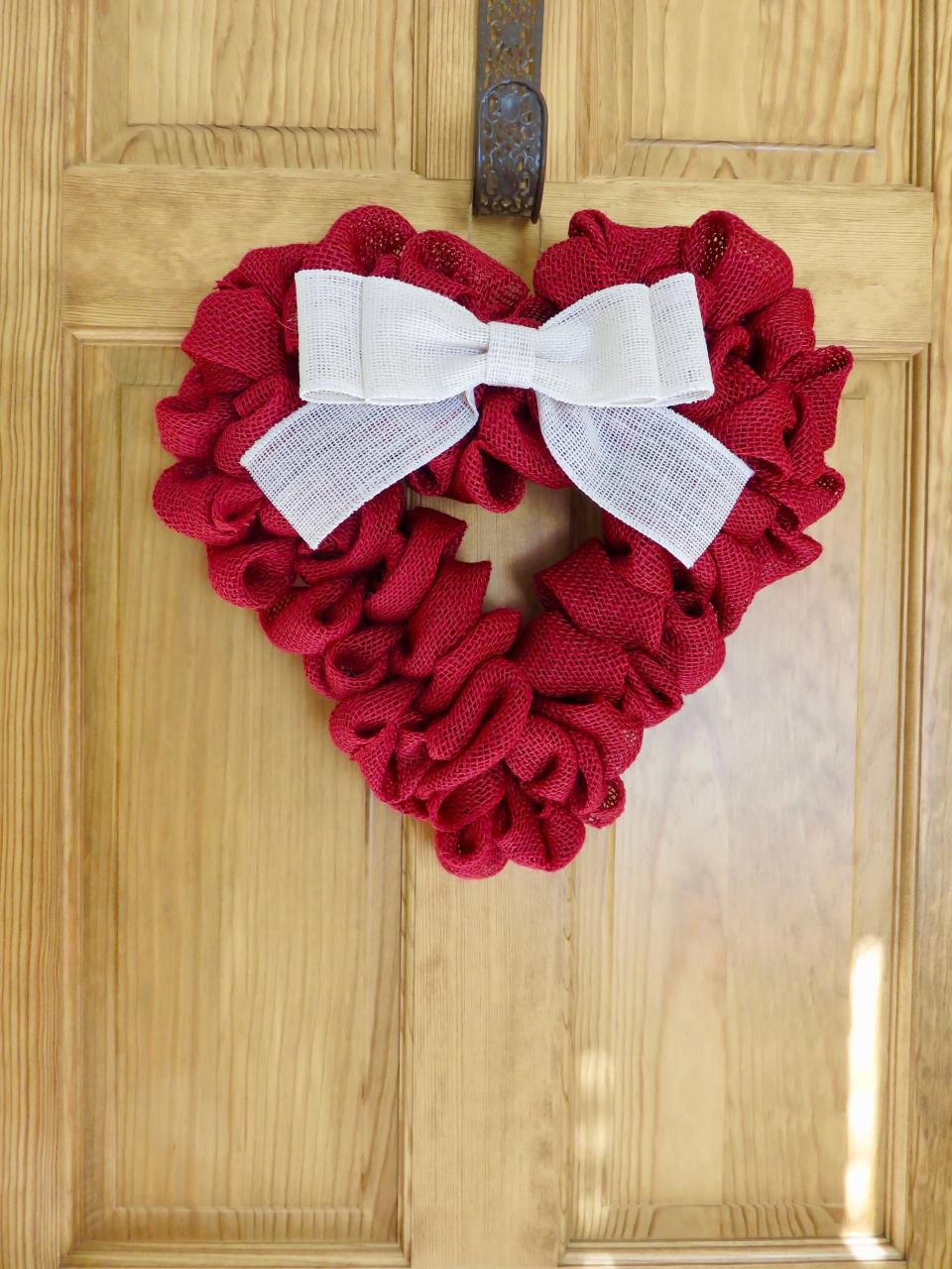 Burlap Heart Wreath (Photo: Etsy)