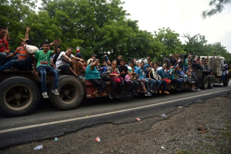 Honduran migrants arrive in the Guatemalan town of Chiquimula on their march through Central America to the United States, on October 17, 2018