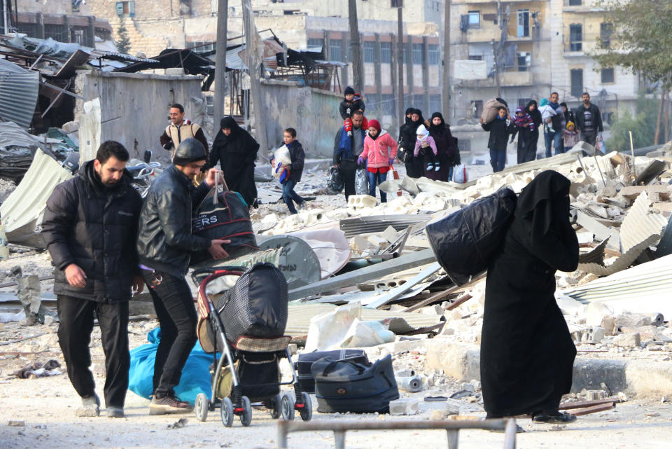 Death toll rises in Aleppo – 50,000 flee in four days