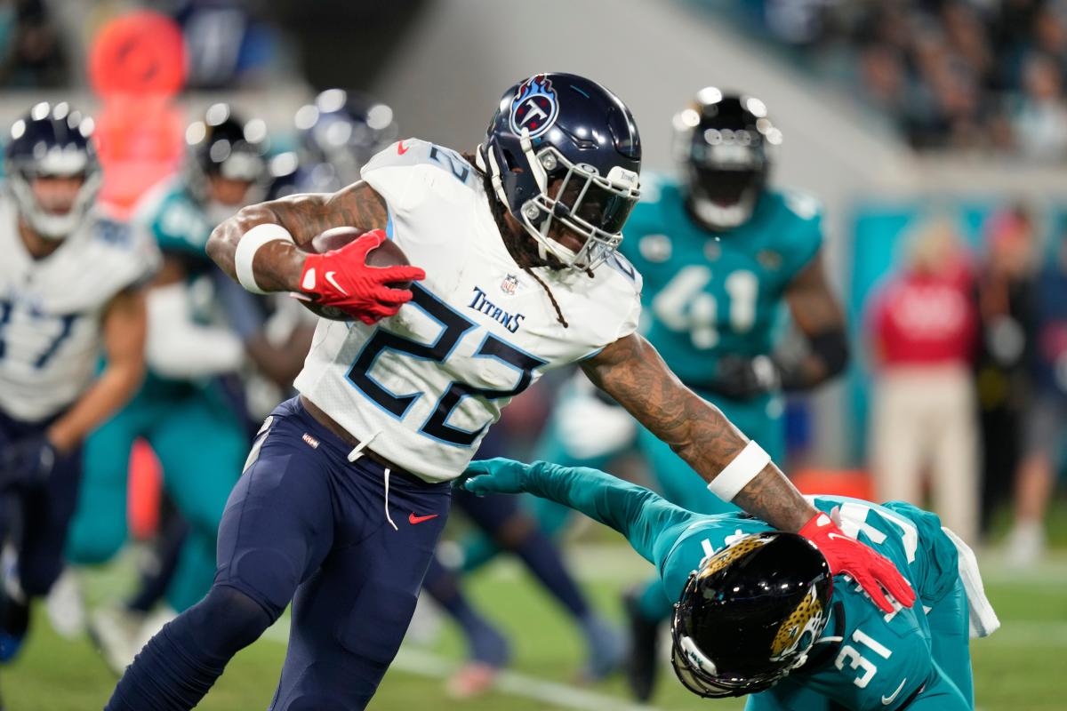 January 7, 2023: Tennessee Titans running back Derrick Henry (22) during a  game against the Jacksonville Jaguars in Jacksonville, FL. Romeo T  Guzman/CSM/Sipa USA.(Credit Image: © Romeo Guzman/Cal Sport Media/Sipa USA  Stock