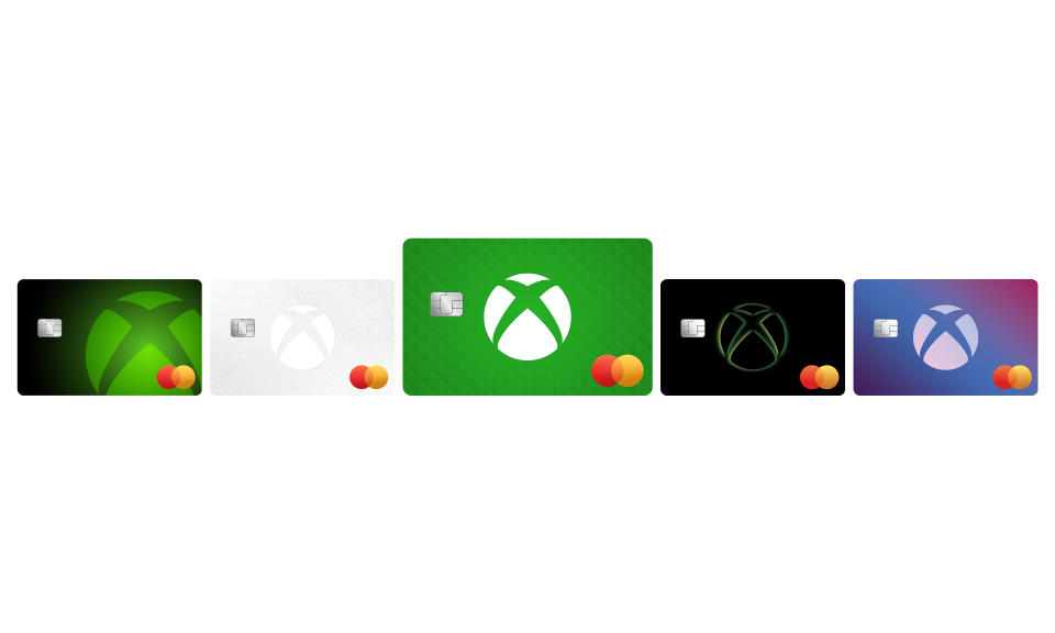 Fünf Xbox Mastercard-Kreditkarten, aufgereiht in einer zentrierten horizontalen Reihe vor einem weißen Hintergrund.