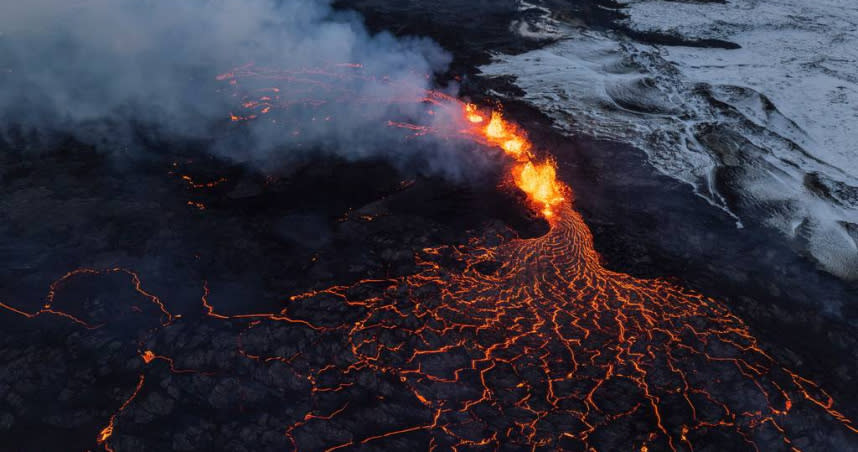 冰島火山已在18日噴發。（圖／美聯社）