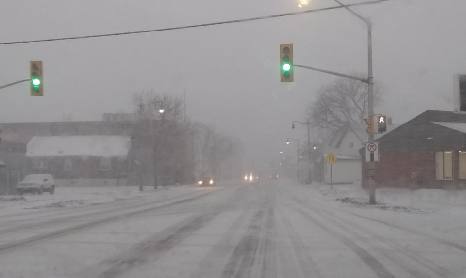 Road closures possible as 30-40 cm of snow bury northwest Ontario