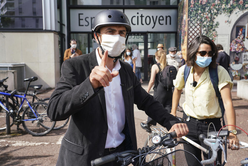 Green Party Europe-Ecologie-Les Verts (EELV) Gregory Doucet, candidate in the second round of the municipal elections, leaves the polling station on his bike after voting in Lyon, central France, Sunday, June 28, 2020. France is holding the second round of municipal elections in 5,000 towns and cities Sunday that got postponed due to the country's coronavirus outbreak. (AP Photo/Laurent Cipriani)