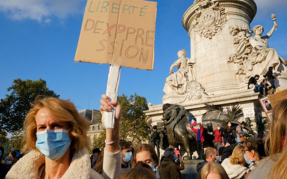 El asesinato del profesor causó fuerte conmoción en Francia