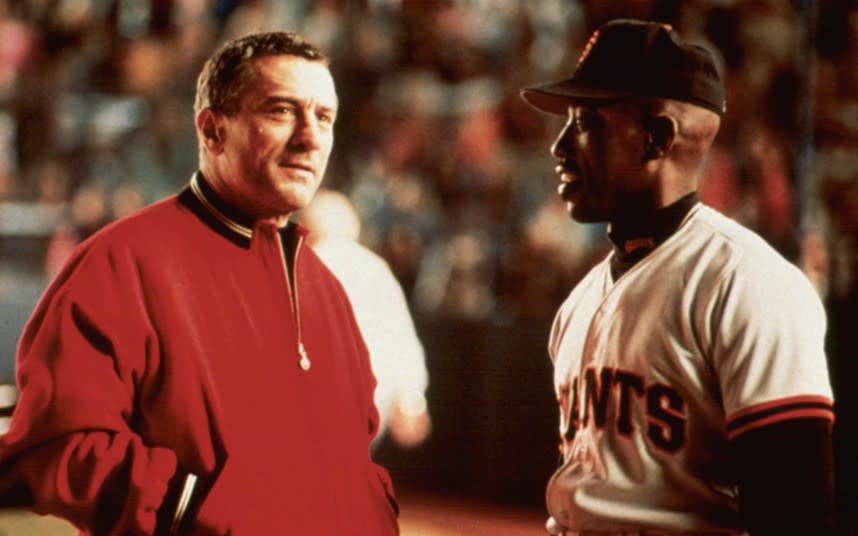 <p>Aqui a questão está no limite entre a admiração por um atleta e a obsessão. Um torcedor do time de baseball San Francisco Giants (Robert De Niro) fica descontente com o desempenho do craque do time (Wesley Snipes) e decide ajudá-lo. Mas o interesse se transforma em algo para lá de doentio.</p>