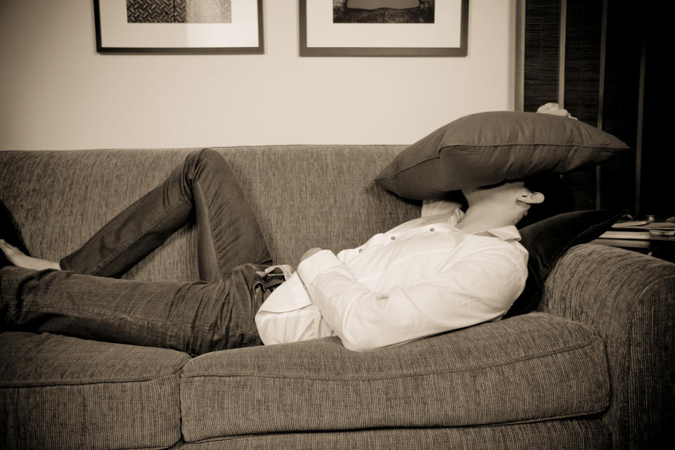 Durmió en el sillón de unos desconocidos. Foto: Jed Share/Kaoru Share / Getty Images