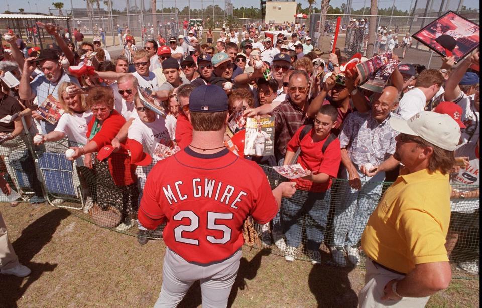 JUPITER;3/1/99:  Mark McGwire signs autographs for hordes of enthusiastic fans at spring training camp at Roger Dean Stadium.  Palm Beach Post Staff Photo by Lannis Waters  40 p x 4.28 inches deep; dti; B/w; for page 5c; 3/3